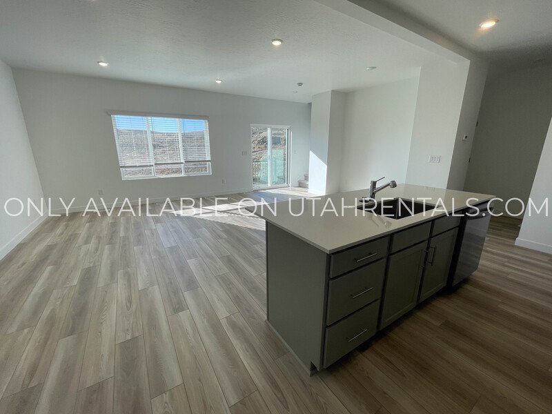 Price Lowered for Quick Move-In property image