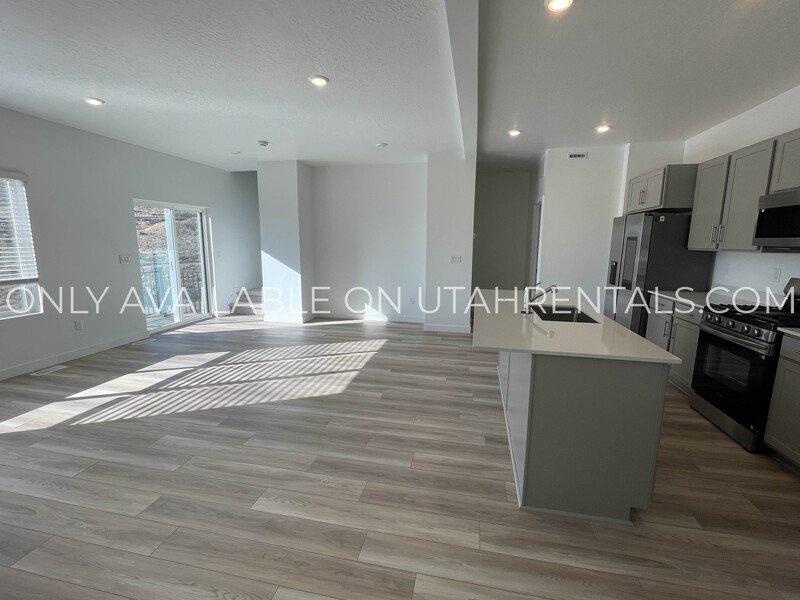 Price Lowered for Quick Move-In property image