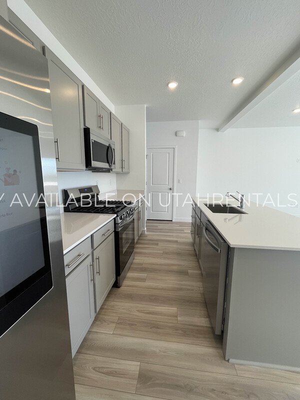 Price Lowered for Quick Move-In property image