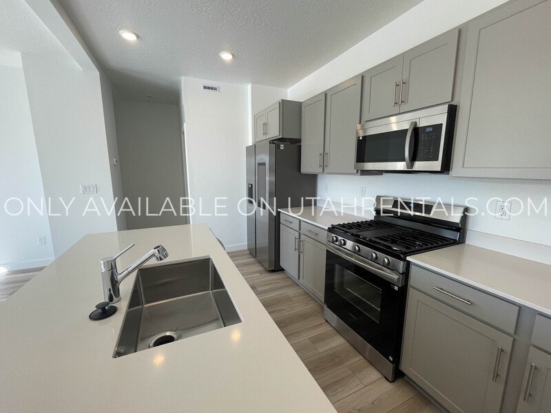 Price Lowered for Quick Move-In property image