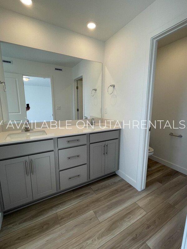 Price Lowered for Quick Move-In property image