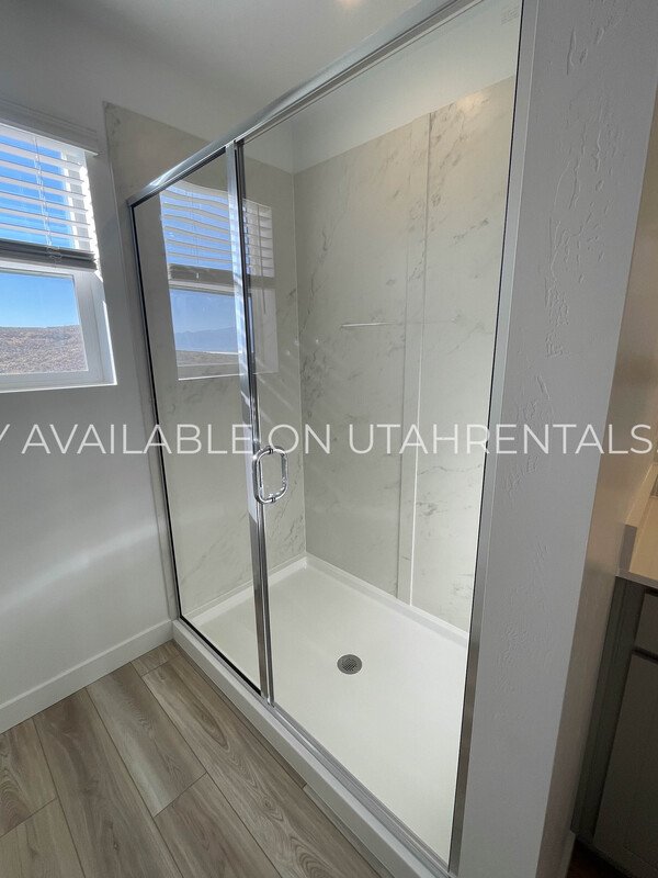 Price Lowered for Quick Move-In property image