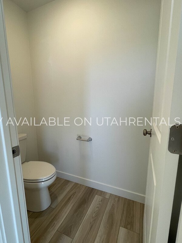 Price Lowered for Quick Move-In property image