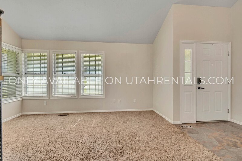 Move in Special !! Luxury Bountiful Bench Home with Spectacular Views and Vaulted Ceilings property image