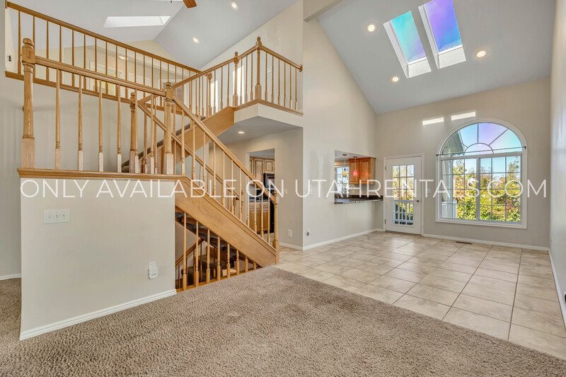 Move in Special !! Luxury Bountiful Bench Home with Spectacular Views and Vaulted Ceilings property image