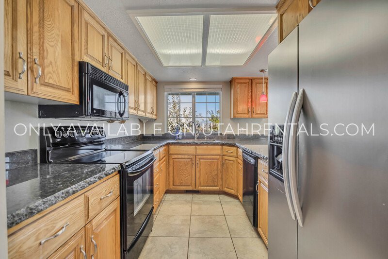 Move in Special !! Luxury Bountiful Bench Home with Spectacular Views and Vaulted Ceilings property image