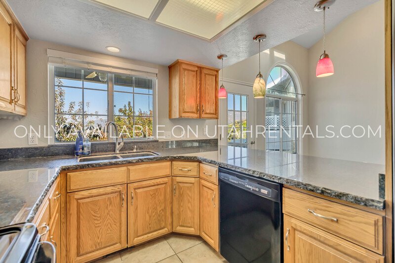Move in Special !! Luxury Bountiful Bench Home with Spectacular Views and Vaulted Ceilings property image
