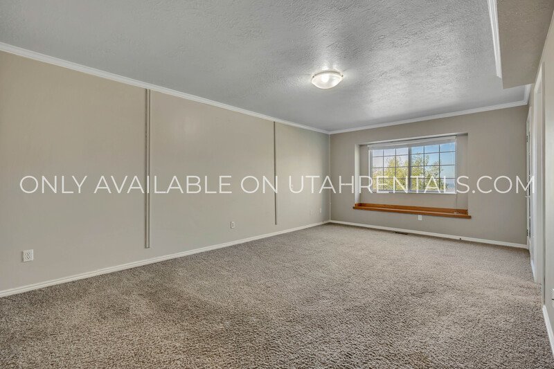 Move in Special !! Luxury Bountiful Bench Home with Spectacular Views and Vaulted Ceilings property image