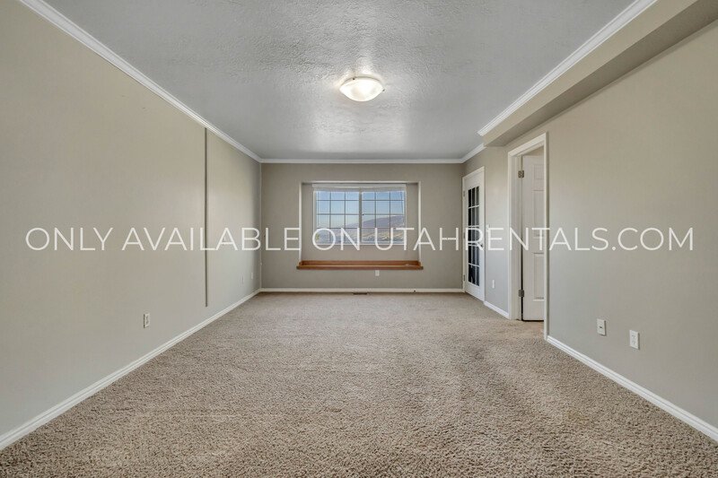 Move in Special !! Luxury Bountiful Bench Home with Spectacular Views and Vaulted Ceilings property image