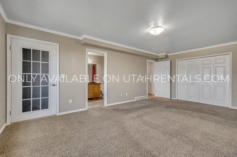 Move in Special !! Luxury Bountiful Bench Home with Spectacular Views and Vaulted Ceilings property image