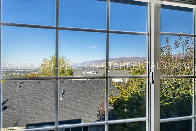 Move in Special !! Luxury Bountiful Bench Home with Spectacular Views and Vaulted Ceilings property image