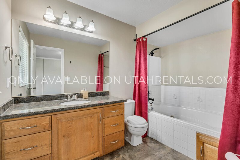 Move in Special !! Luxury Bountiful Bench Home with Spectacular Views and Vaulted Ceilings property image