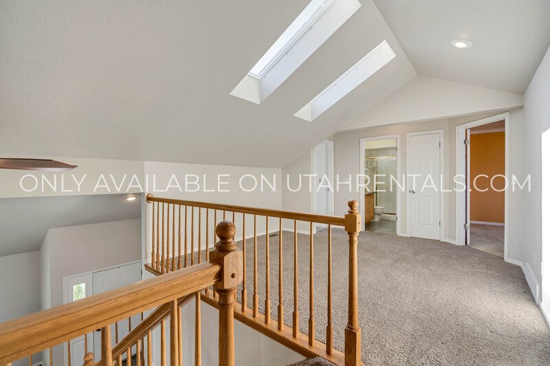 Move in Special !! Luxury Bountiful Bench Home with Spectacular Views and Vaulted Ceilings property image