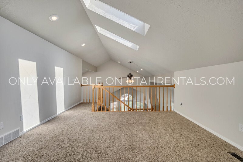 Move in Special !! Luxury Bountiful Bench Home with Spectacular Views and Vaulted Ceilings property image