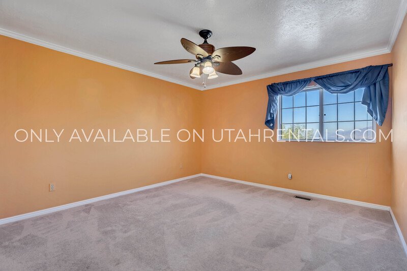 Move in Special !! Luxury Bountiful Bench Home with Spectacular Views and Vaulted Ceilings property image