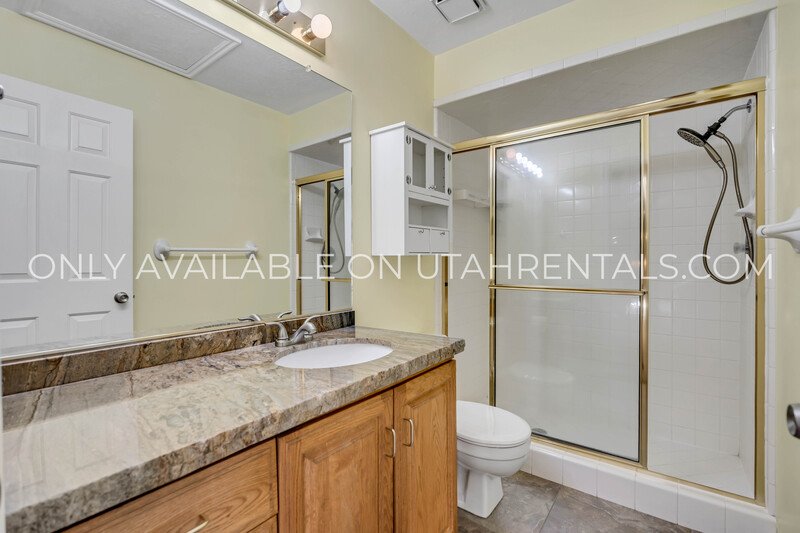 Move in Special !! Luxury Bountiful Bench Home with Spectacular Views and Vaulted Ceilings property image