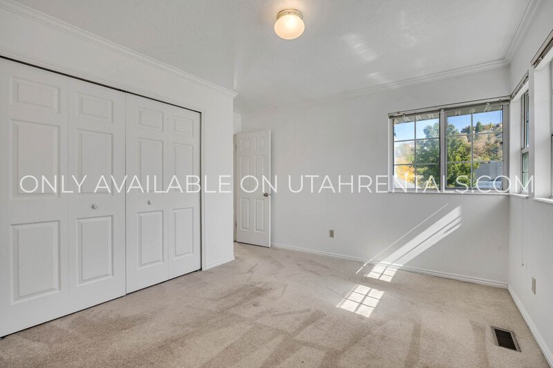Move in Special !! Luxury Bountiful Bench Home with Spectacular Views and Vaulted Ceilings property image