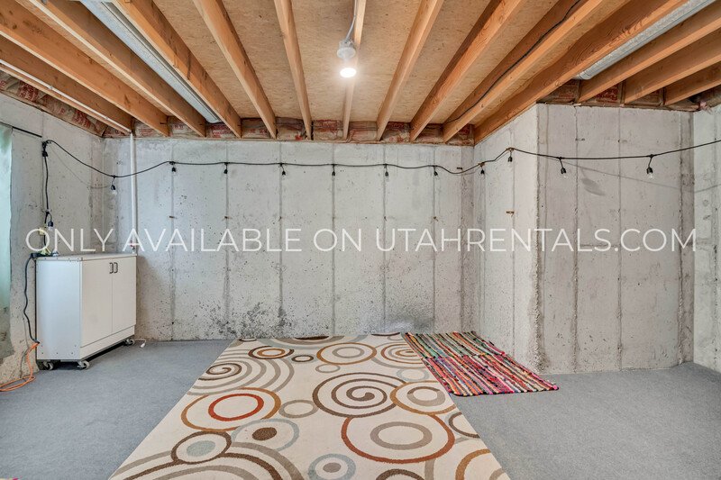 Move in Special !! Luxury Bountiful Bench Home with Spectacular Views and Vaulted Ceilings property image