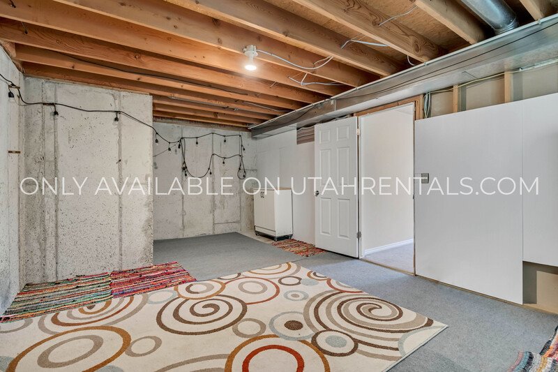 Move in Special !! Luxury Bountiful Bench Home with Spectacular Views and Vaulted Ceilings property image