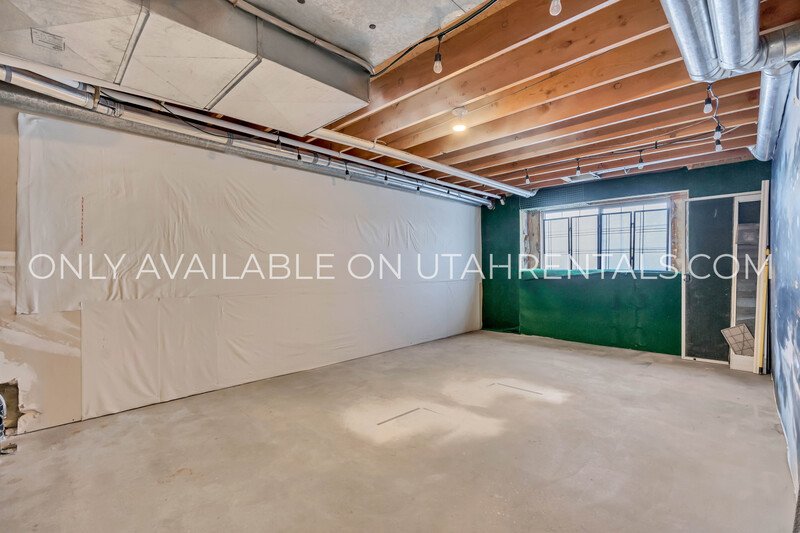 Move in Special !! Luxury Bountiful Bench Home with Spectacular Views and Vaulted Ceilings property image