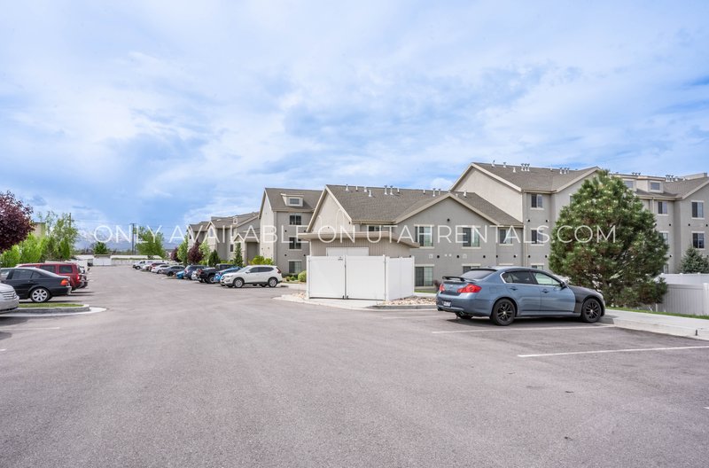 Beautiful 2-Bed 2-Bath Layout property image