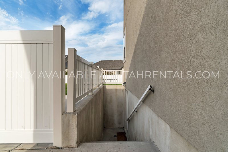 Amazing two bedroom basement apartment! property image