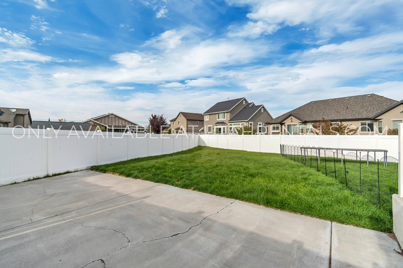 Amazing two bedroom basement apartment! property image