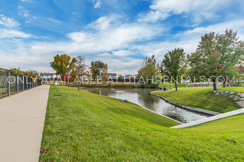 Amazing two bedroom basement apartment! property image