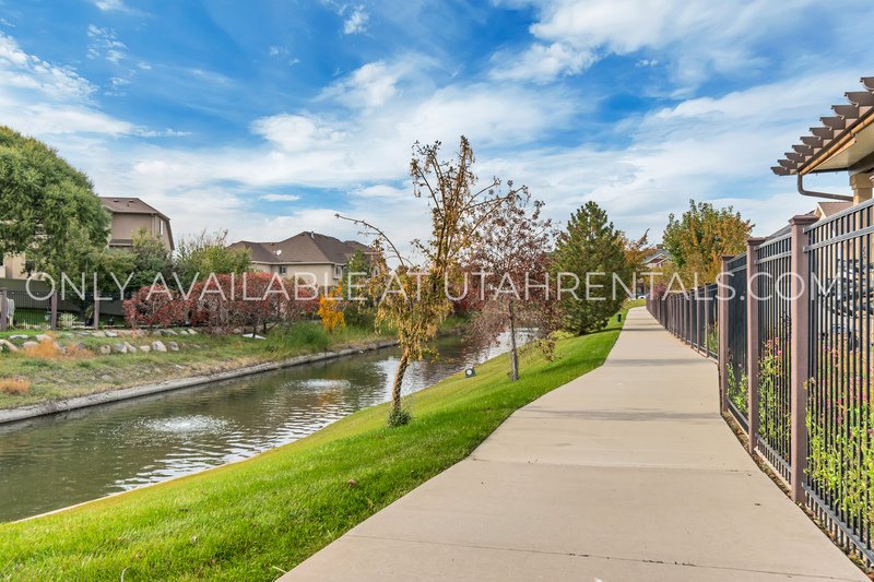 Amazing two bedroom basement apartment! property image
