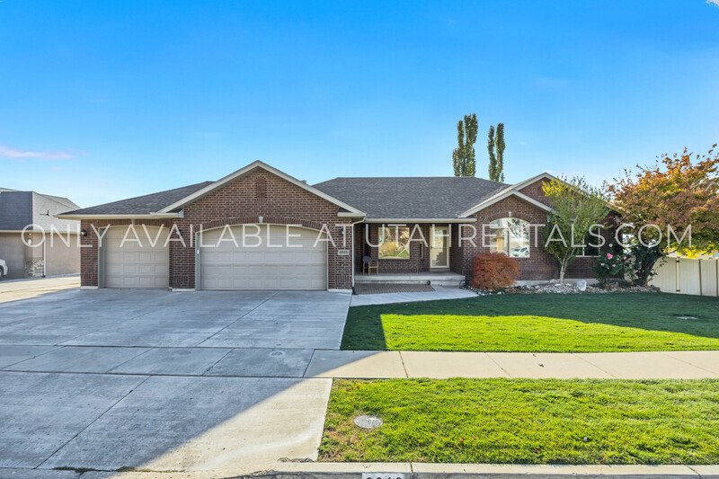 Spacious 7-Bed Cedar Hills Home with Valley Views & Basketball Court property image