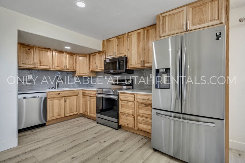 Spacious 7-Bed Cedar Hills Home with Valley Views & Basketball Court property image