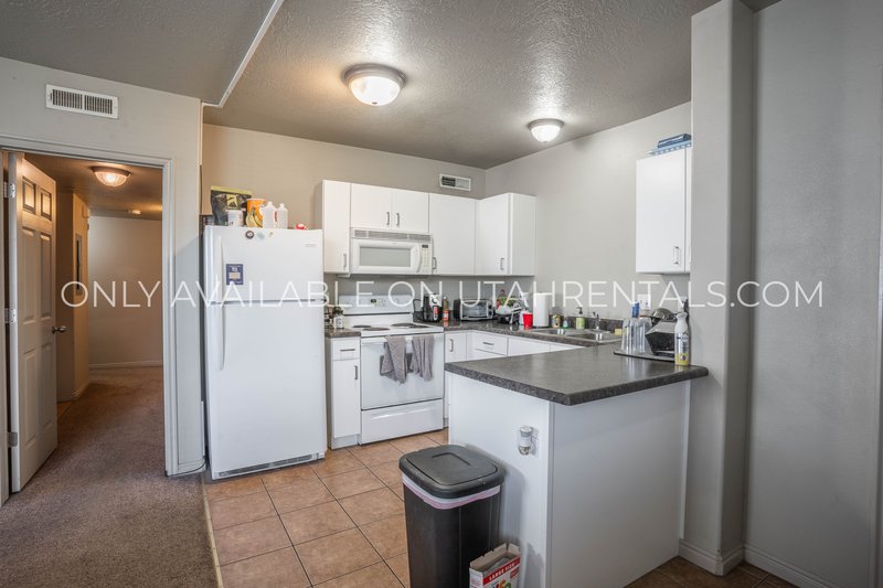 Luxury 4-Bedroom, 2-Bath Condo – Contract Transfer (BYU Area) property image