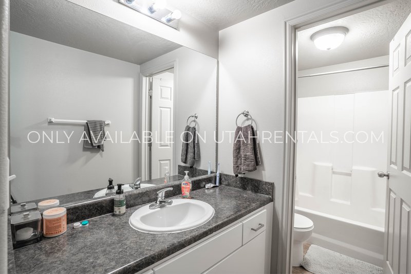 Luxury 4-Bedroom, 2-Bath Condo – Contract Transfer (BYU Area) property image