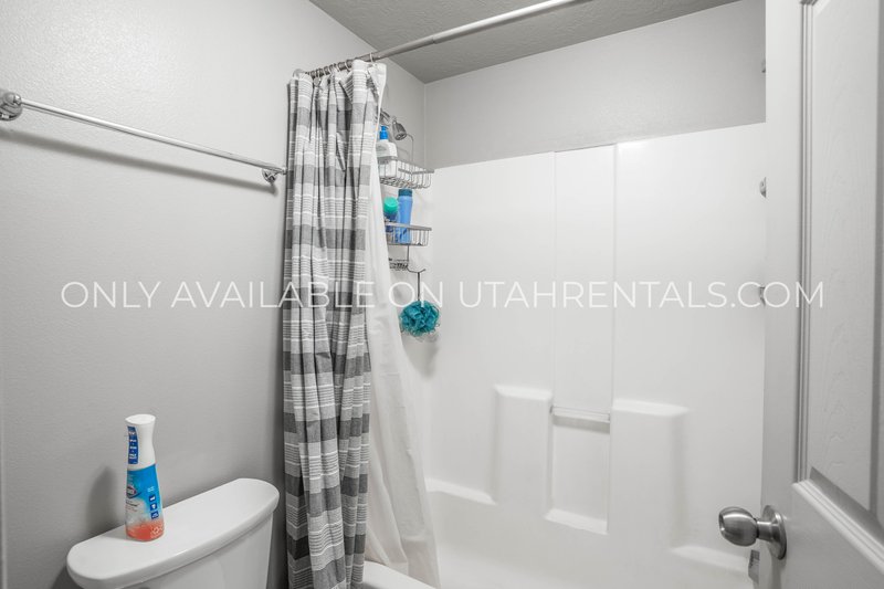 Luxury 4-Bedroom, 2-Bath Condo – Contract Transfer (BYU Area) property image