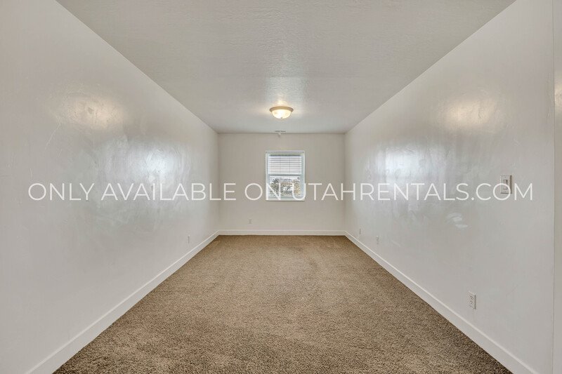 215 E 100 N Unit 12 property image