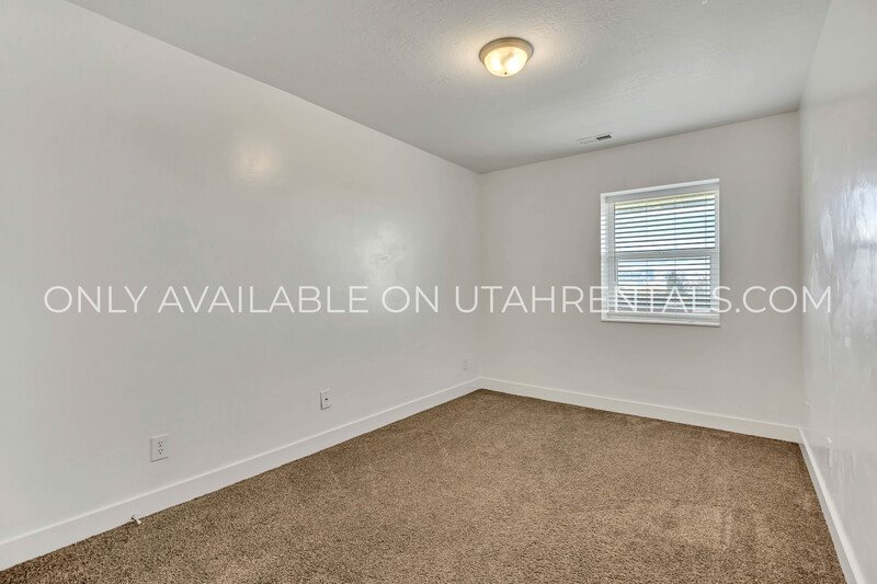 215 E 100 N Unit 12 property image