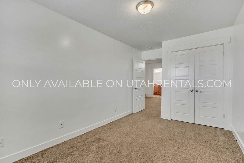 215 E 100 N Unit 12 property image