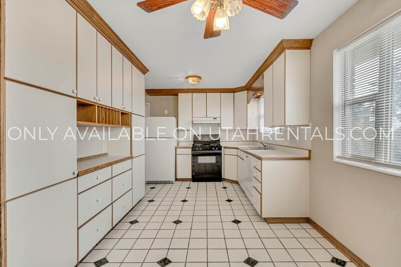 5 bed 2 bath home in West Valley property image