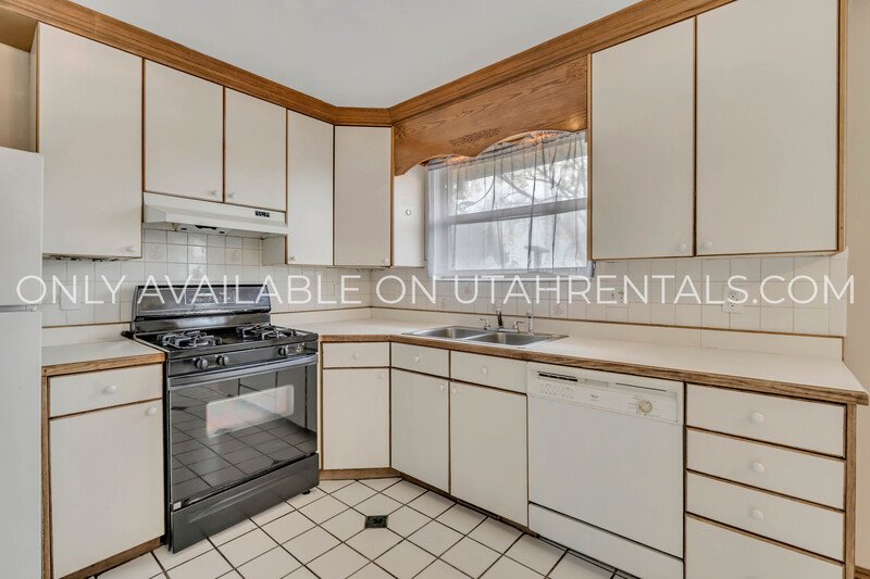 5 bed 2 bath home in West Valley property image