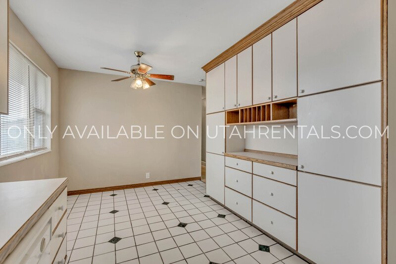 5 bed 2 bath home in West Valley property image