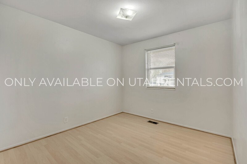 5 bed 2 bath home in West Valley property image