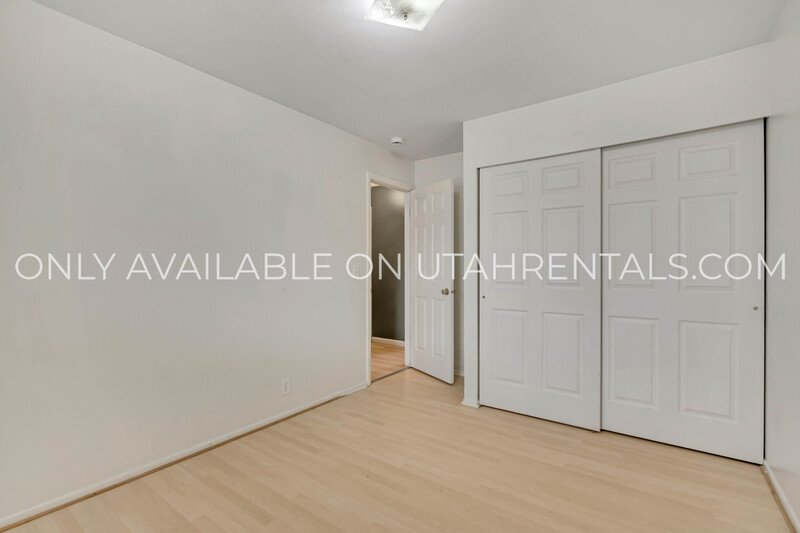 5 bed 2 bath home in West Valley property image