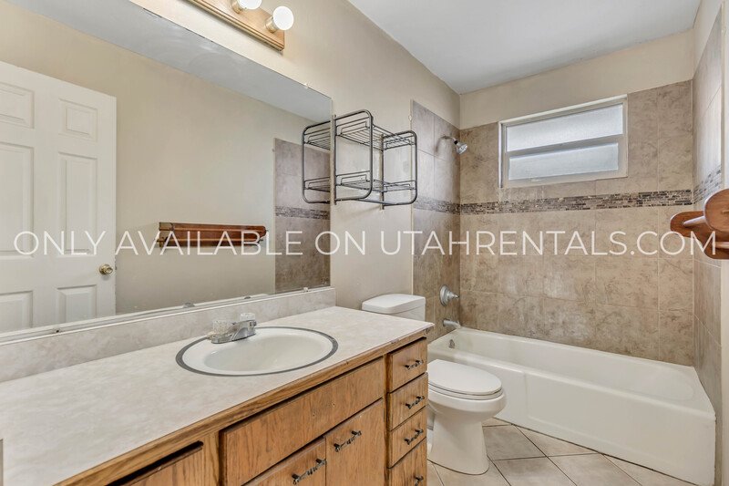 5 bed 2 bath home in West Valley property image