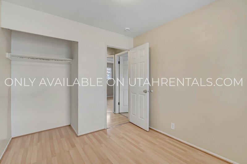 5 bed 2 bath home in West Valley property image