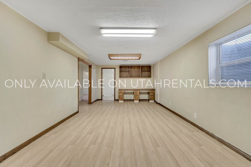 5 bed 2 bath home in West Valley property image