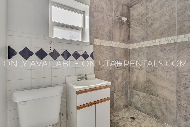 5 bed 2 bath home in West Valley property image