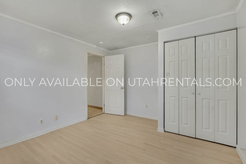 5 bed 2 bath home in West Valley property image