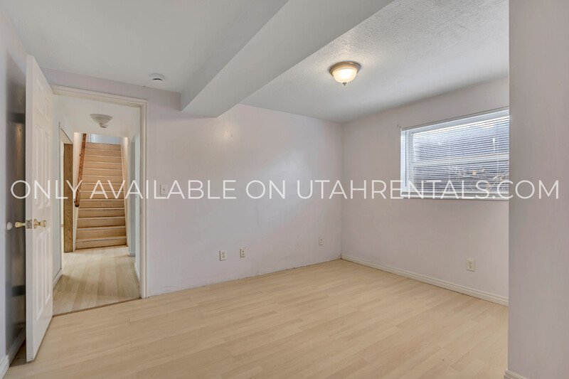 5 bed 2 bath home in West Valley property image