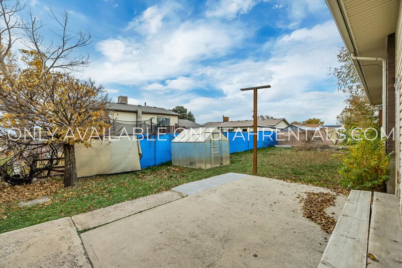 5 bed 2 bath home in West Valley property image