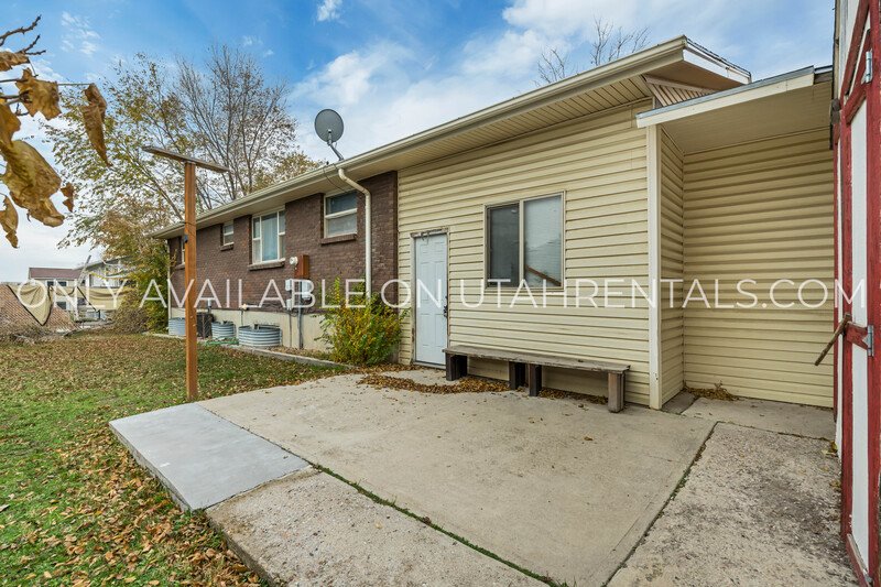 5 bed 2 bath home in West Valley property image